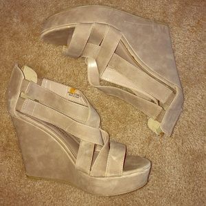 TIMELESS Platform Wedges 💕